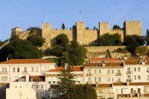 Vista del Castillo y casas de Lisboa