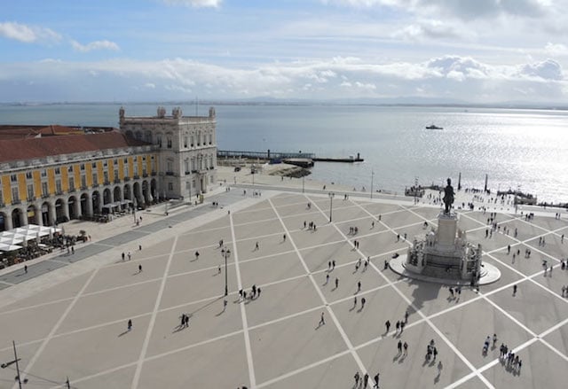 Praça do Comércio (Plaza del Comercio) y Rio Tejo en Lisboa