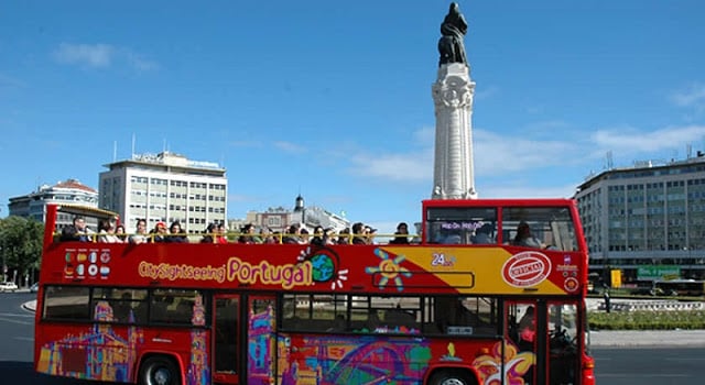 Paseo en autobús turístico en Lisboa