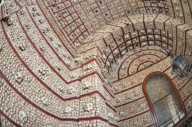 Capela dos Ossos (Capilla de los Huesos) en Évora