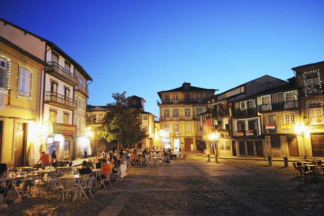 Vida noturna en Guimarães