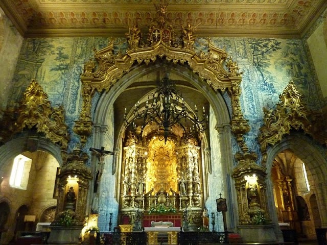 Altar mayor de la Iglesia de São Francisco en Guimarães
