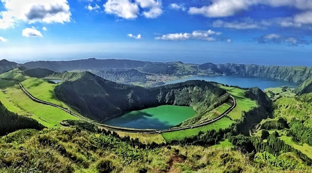 Caldeira das Sete Cidades en las Azores en Portugal