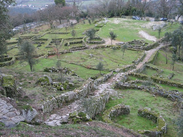 Construcciones del sitio arqueológico de Guimarães