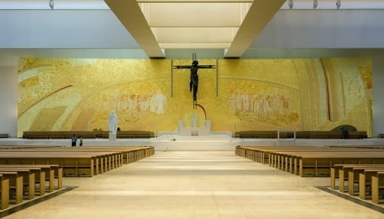 Interior de la Basílica de la Santísima Trinidad