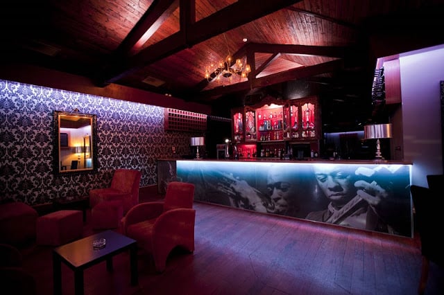 Como es la discoteca Chill Out en Oporto - zona de bar