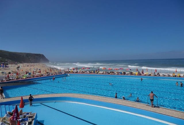 Hotel Arribas en Sintra - piscina y mar