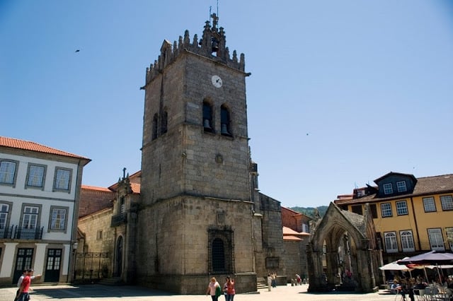 Iglesia Nuestra Señora da Oliveira en Guimarães