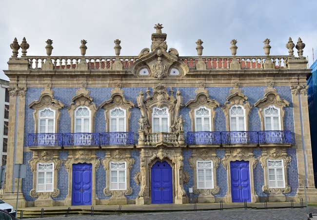 Fachada del Palacio do Raio