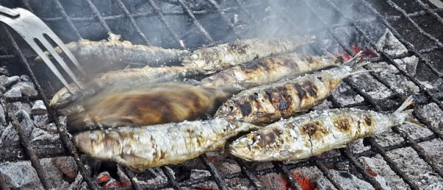 Comer sardinas en Lisboa