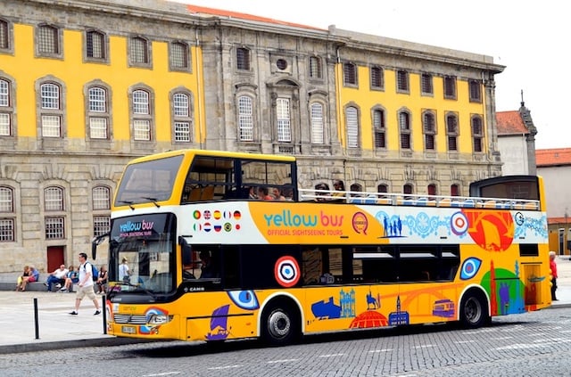 Autobús Hop On Hop Off en el centro de Oporto