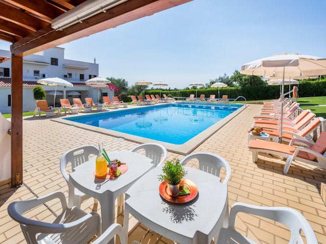 Apartamentos Flor de Laranja en Albufeira - piscina