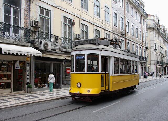 ¿Paseo en el Tranvía 28 o en el Tranvía Rojo en Lisboa?